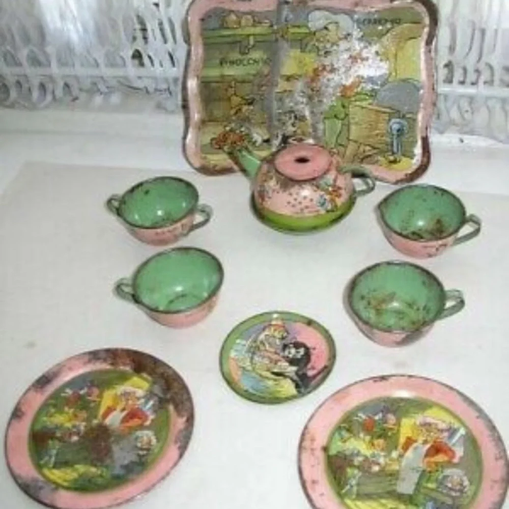 1939 Ohio Art Disney Pinocchio Child’s Tin Tea Set - Picture 2 of 9